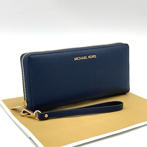 Michael Kors Large Continental Wallet Wristlet - Picture 3 of 7